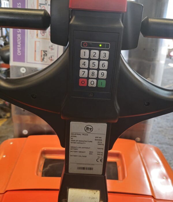 BT SPE160 Pallet Stacker - 4